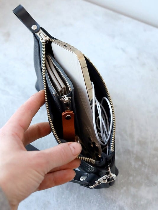 POUCH rahakott käerihmaga - Black Alligator - Image 7