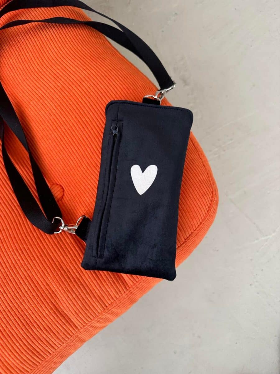 Mobiilikott Heart - Black - Image 4